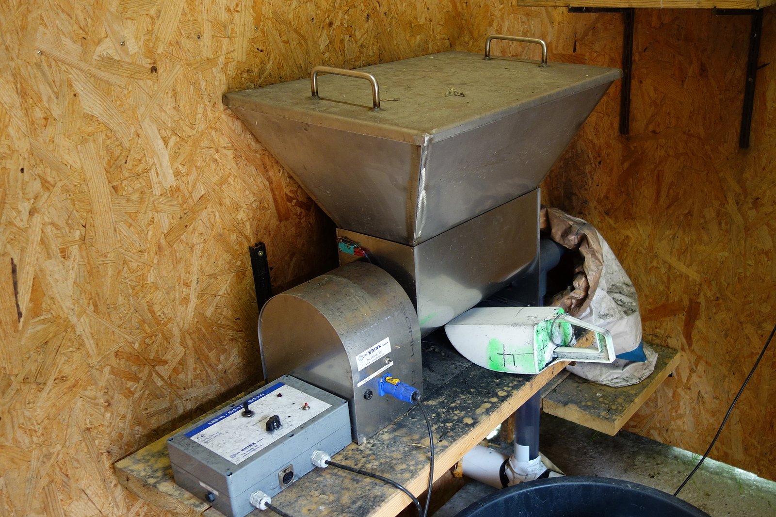 Zusatzdosierer mit Aufsatz. Klick führt zu Großansicht im neuen Fenster.