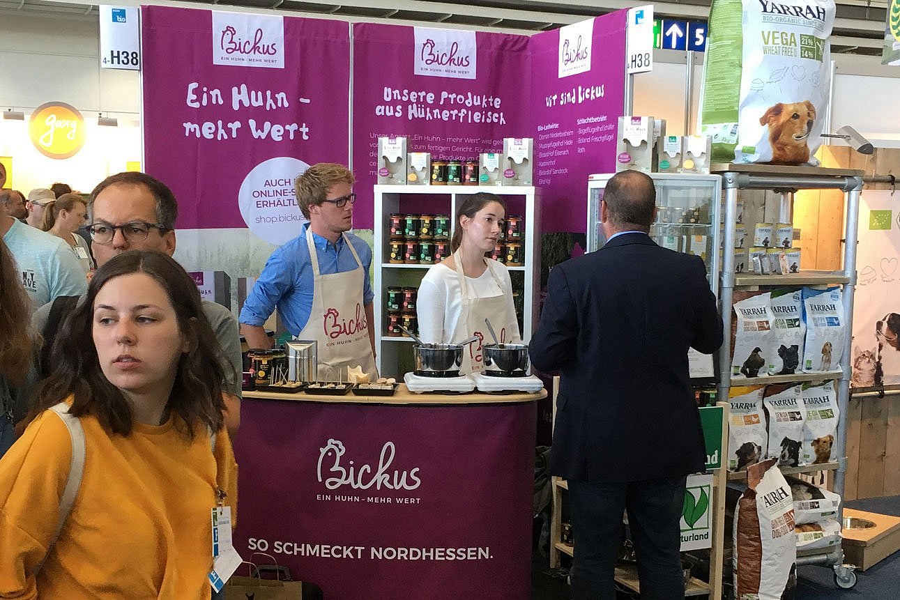 Bickus-Messestand. Klick führt zu Großansicht im neuen Fenster.