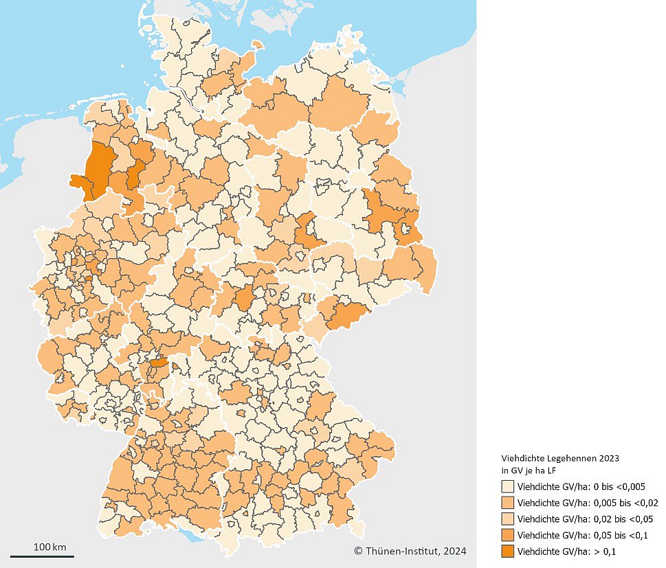 Auf einer Deutschlandkarte werden mittels Farbabstufungen die Intensitäten der Viehaltung in Großvieheinheiten je landwirtschaftliche Nutzfläche gezeigt. Dabei sind die stärksten Einfärbungen in niedersächsischen Landkreisen zu sehen.