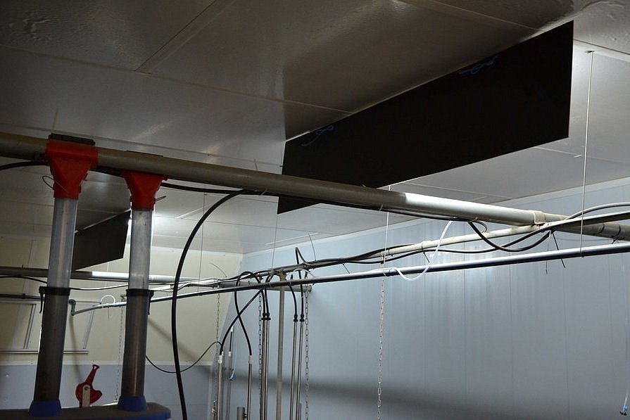Einseitig abgedunkeltes Lichtelement. Klick führt zu Großansicht in neuem Fenster.